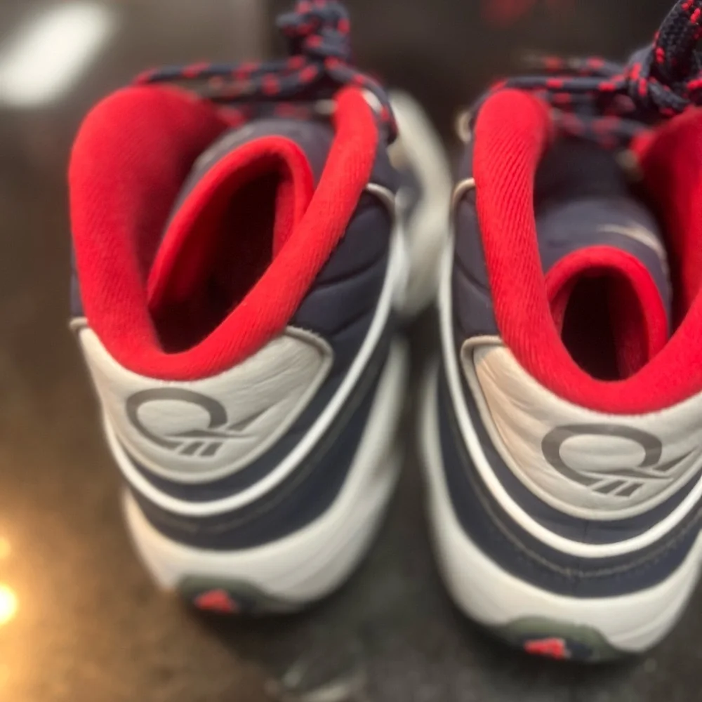 Sz 10 iverson Reebok Men's Navy, White, and Red Sneakers good condition